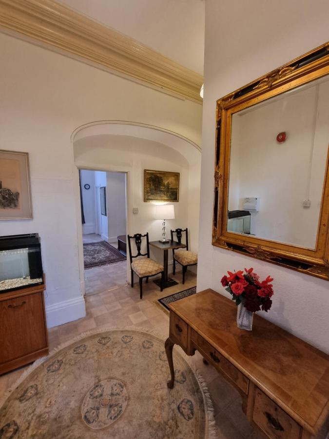 Large Flat Next To Port, Cliffs, Beach With Parking 多佛尔 外观 照片